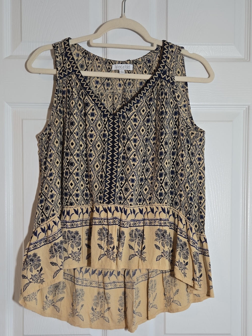 Patrons of Peace Navy and Beige Printed Sleeveless V-Neck Top Size Large